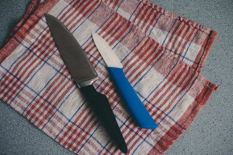 Ceramic Vs. Steel Knives: Pros And Cons in the Kitchen