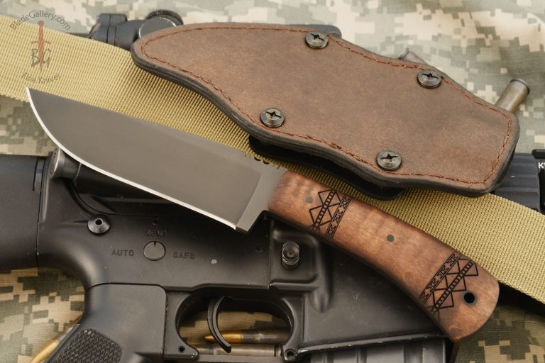 Custom Hunting Knives: Artistry in the Field