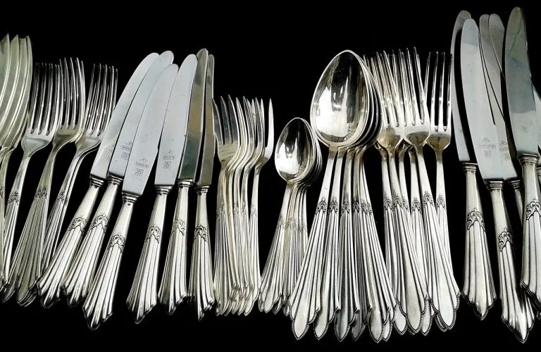 Is Dining with Silver Cutlery and Knives a Healthy Practice ?