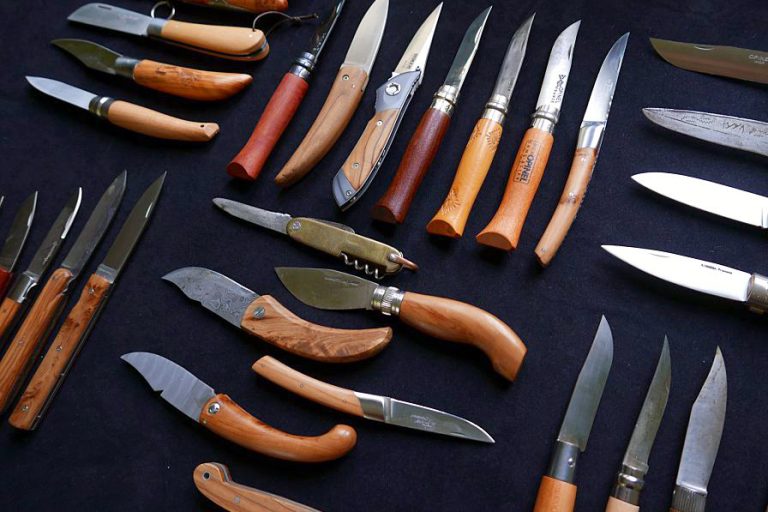 The Hunt for Vintage Hunting Knives: Collectors' Guide