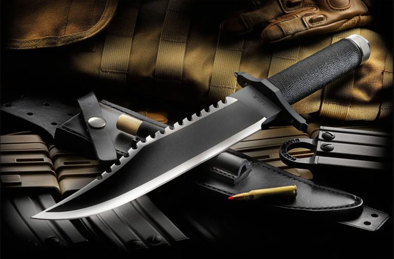 The Survivalist'S Guide to Hunting Knives